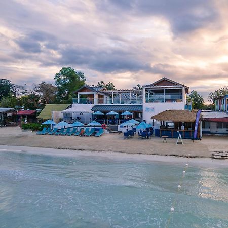 Blue Skies Beach Resort Negril Extérieur photo