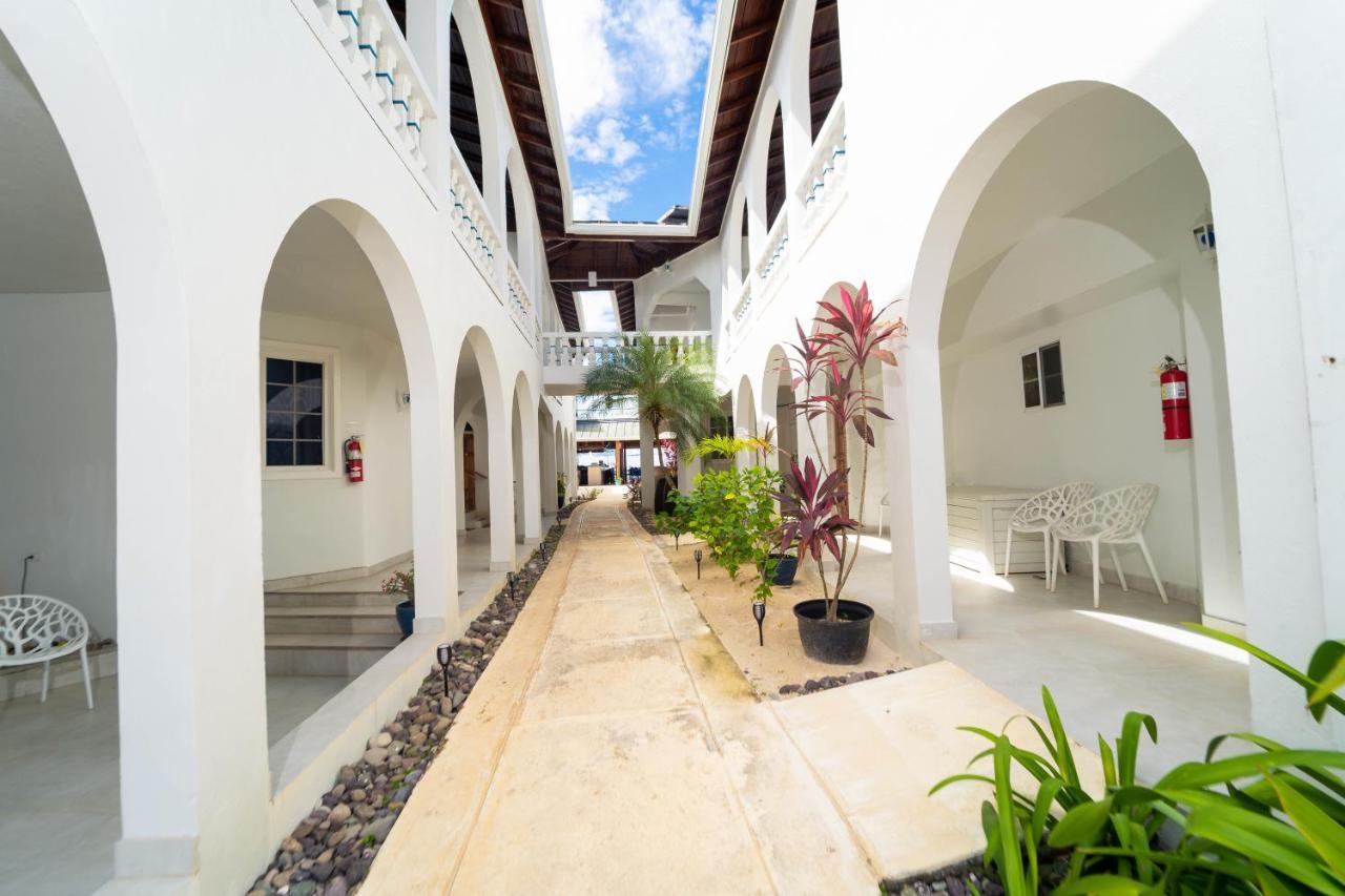 Blue Skies Beach Resort Negril Extérieur photo