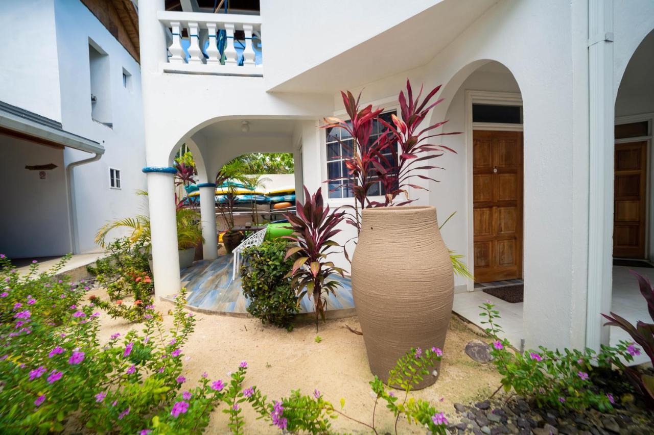 Blue Skies Beach Resort Negril Extérieur photo