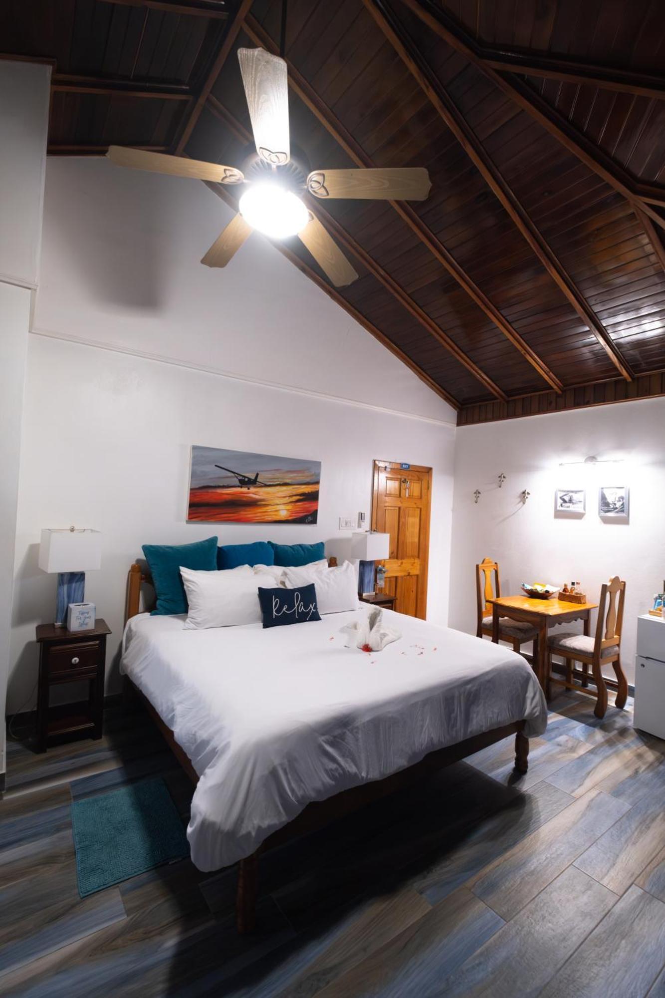 Blue Skies Beach Resort Negril Extérieur photo
