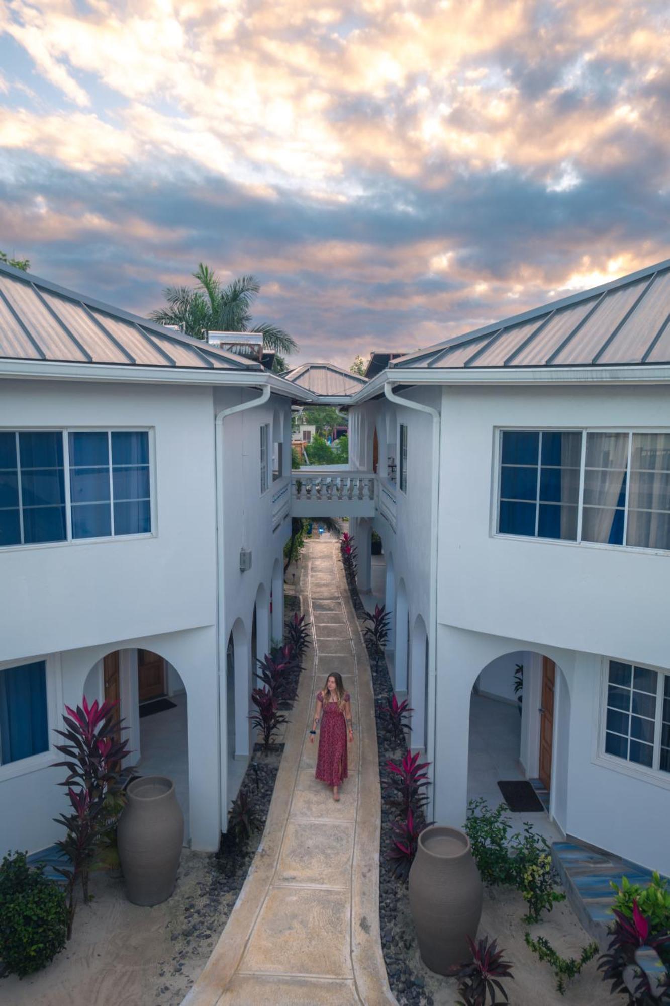 Blue Skies Beach Resort Negril Extérieur photo