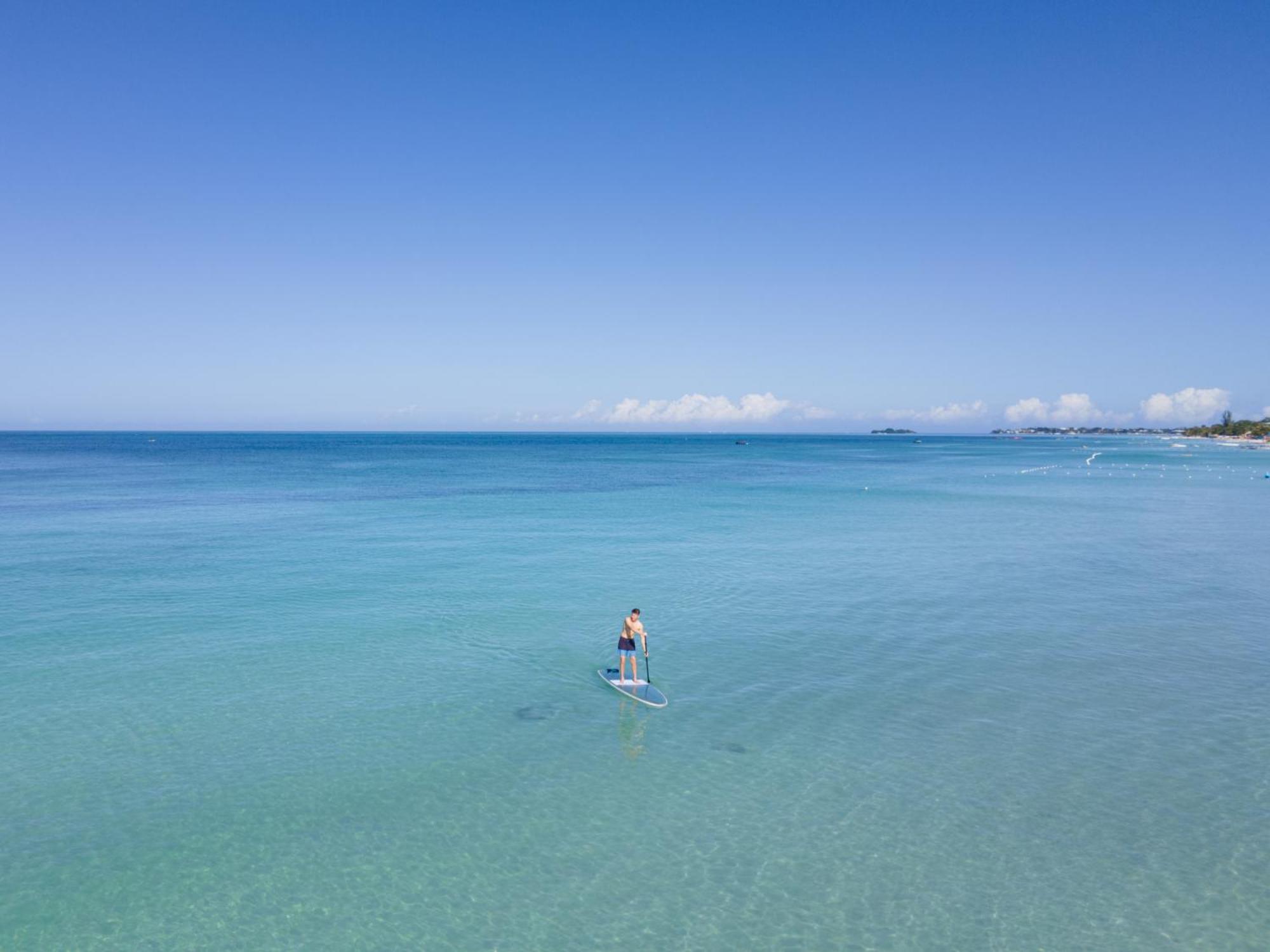Blue Skies Beach Resort Negril Extérieur photo